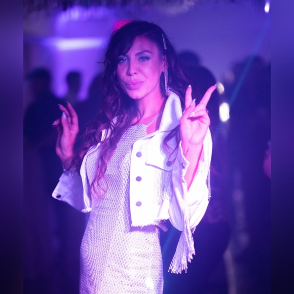 Meet your Posher, Tova - Picture 2 of 3